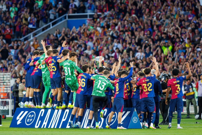 Il FC Barcelona vince il titolo di campionato consecutivo con un successo per 2-0 nel Clásico