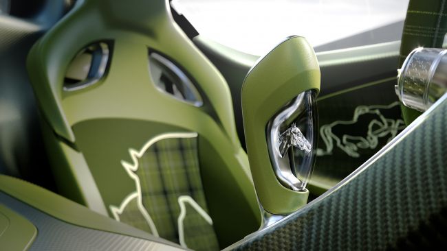 Bugatti svela l'edizione speciale della coupé ispirata all'amato cavallo del fondatore dell'azienda