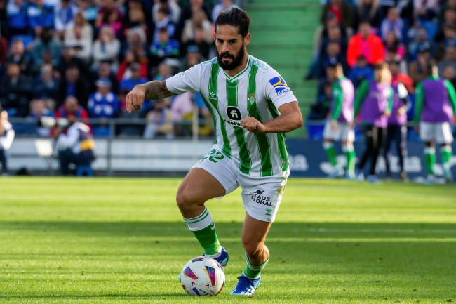 Isco torna in rosa per il Betis in tempo per la partita di Europa League, per la prima volta da novembre