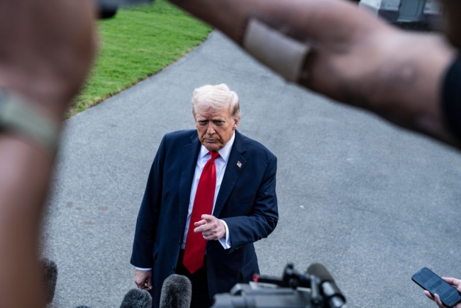 Entra in vigore la nuova tariffa globale del 10% di Trump