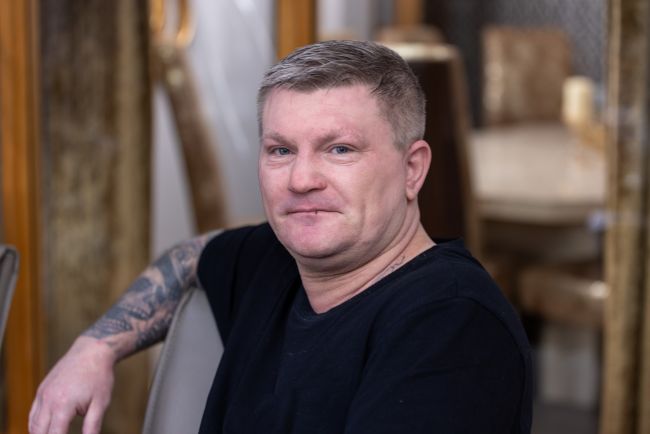 Migliaia di persone si radunano per le strade di Manchester per dare l'ultimo saluto a Ricky Hatton